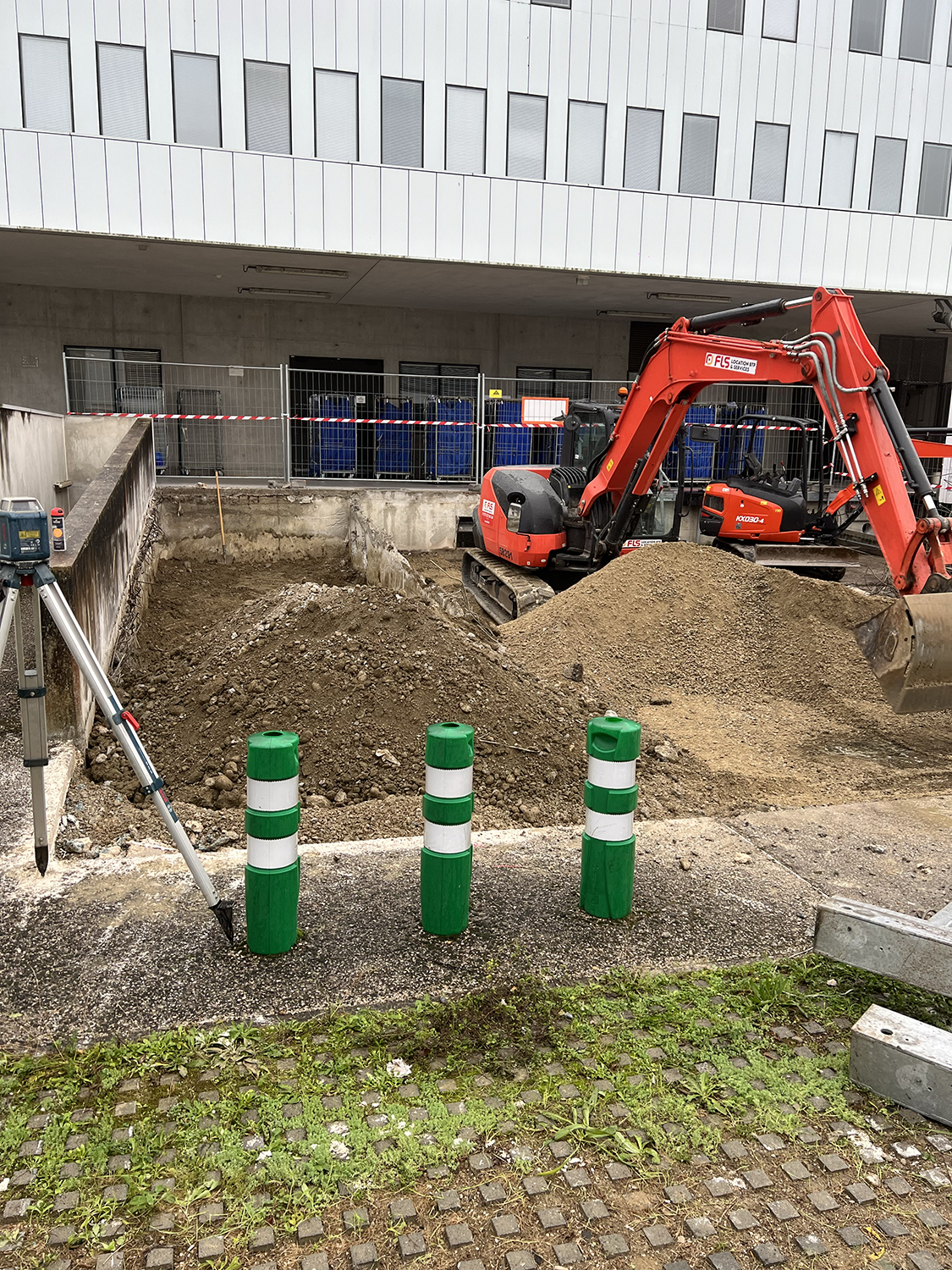 Démolition préparatoire sur le site de l’Oncopole de Toulouse avant réaménagement des espaces.